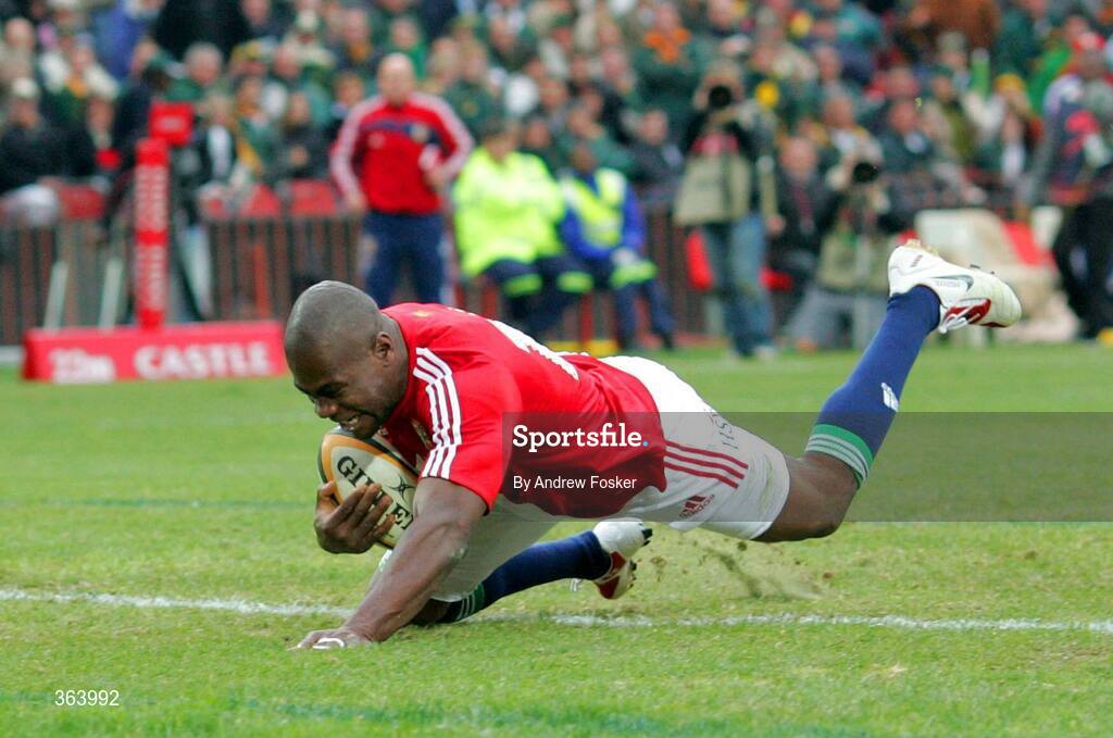 4 July 2009; British and Irish Lions' Ugo Monye scores a breakaway try between the posts. 3rd Test, South Africa v British and Irish Lions, Ellis Park, Johannesburg, South Africa. Picture credit: Andrew Fosker / SPORTSFILE