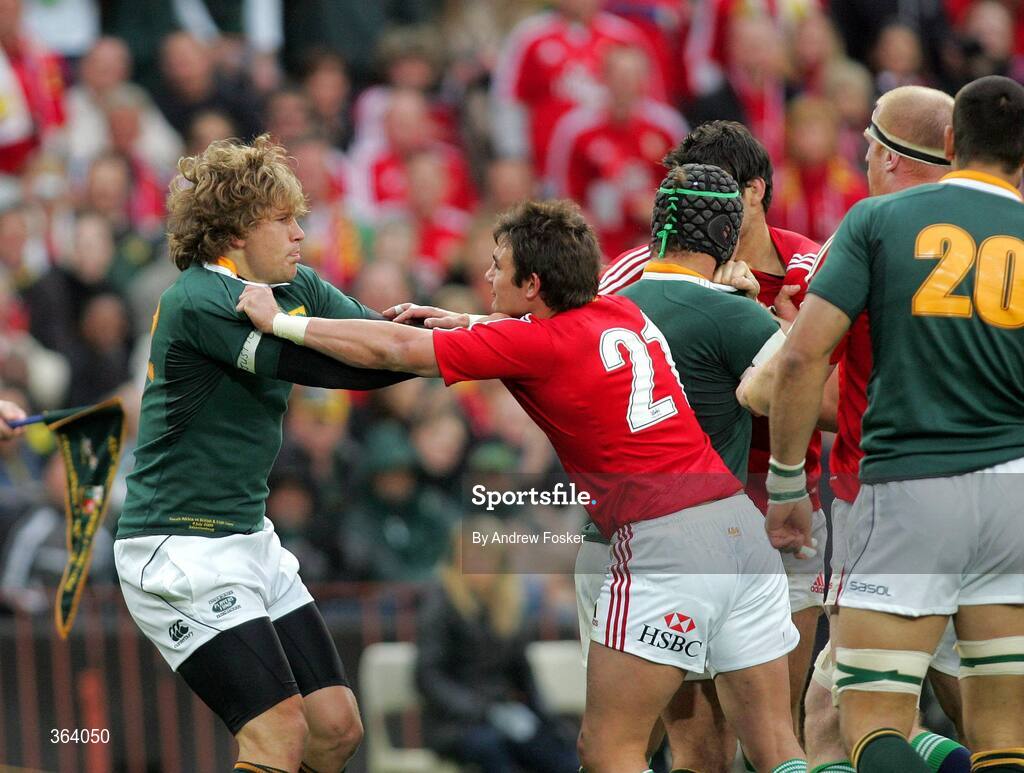 4 July 2009; Harry Ellis, British and Irish Lions, and Frans Steyn, South Africa, tussle during the game. 3rd Test, South Africa v British and Irish Lions, Ellis Park, Johannesburg, South Africa. Picture credit: Andrew Fosker / SPORTSFILE