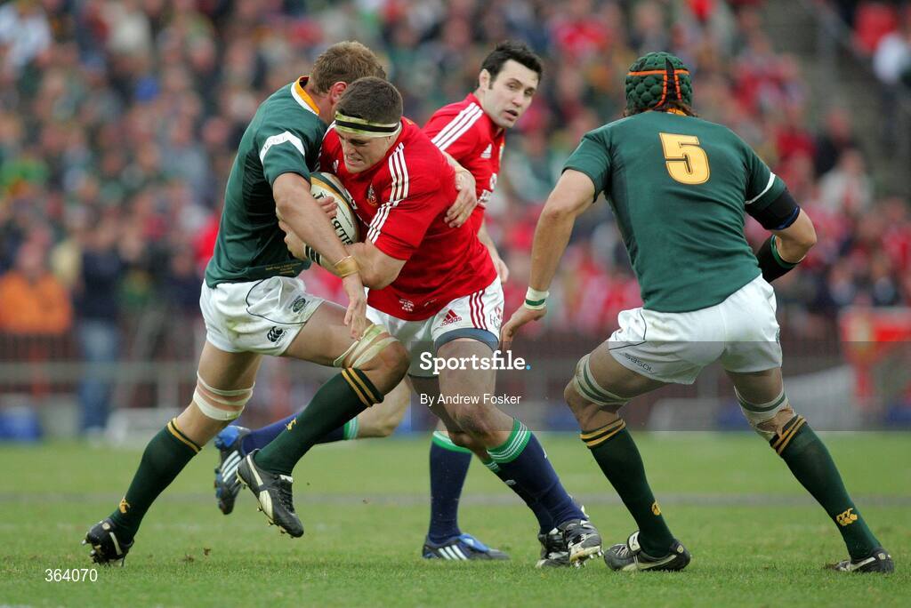 4 July 2009; Andrew Sheridan, British and Irish Lions, is tackled by Johann Muller, left, and Victor Matfield, South Africa. 3rd Test, South Africa v British and Irish Lions, Ellis Park, Johannesburg, South Africa. Picture credit: Andrew Fosker / SPORTSFILE