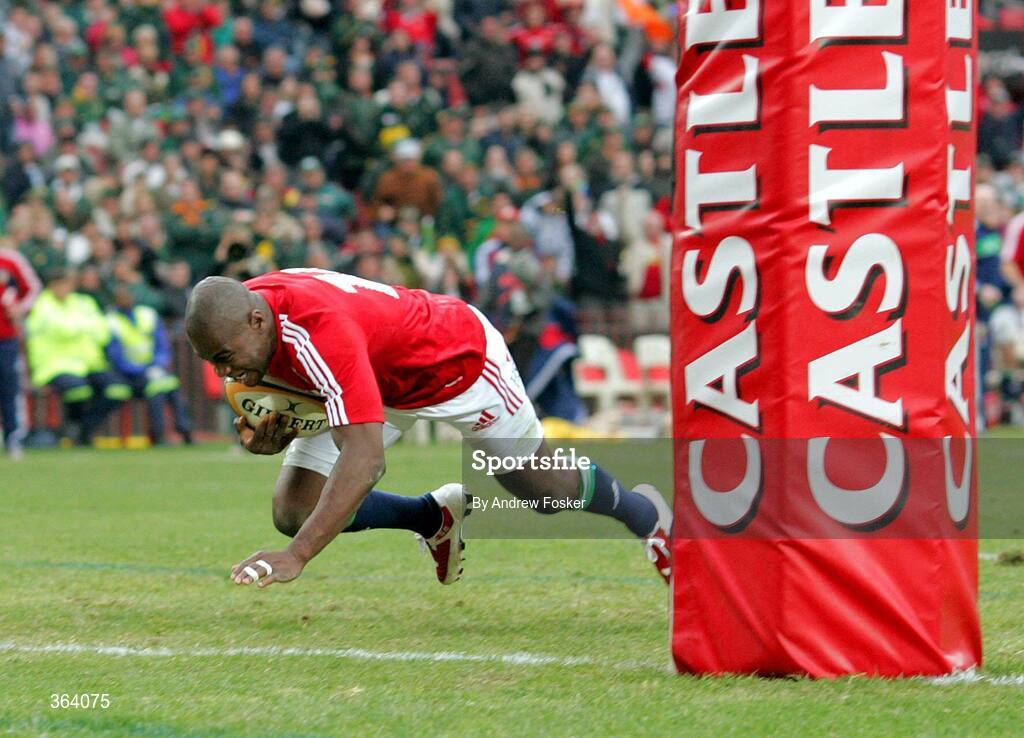 4 July 2009; British and Irish Lions' Ugo Monye scores a breakaway try between the posts. 3rd Test, South Africa v British and Irish Lions, Ellis Park, Johannesburg, South Africa. Picture credit: Andrew Fosker / SPORTSFILE