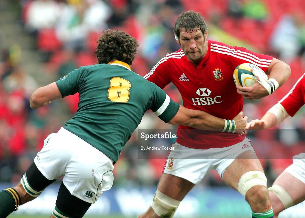 4 July 2009; Simon Shaw, British and Irish Lions, in action against Ryan Kankowski, South Africa. 3rd Test, South Africa v British and Irish Lions, Ellis Park, Johannesburg, South Africa. Picture credit: Andrew Fosker / SPORTSFILE