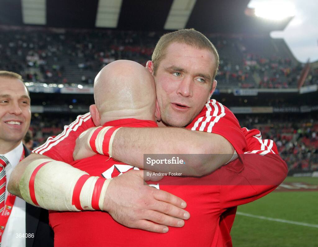 4 July 2009; Phil Vickery, British and Irish Lions, is congratulated by assitant and defence coach Shaun Edwards after the game. 3rd Test, South Africa v British and Irish Lions, Ellis Park, Johannesburg, South Africa. Picture credit: Andrew Fosker / SPORTSFILE