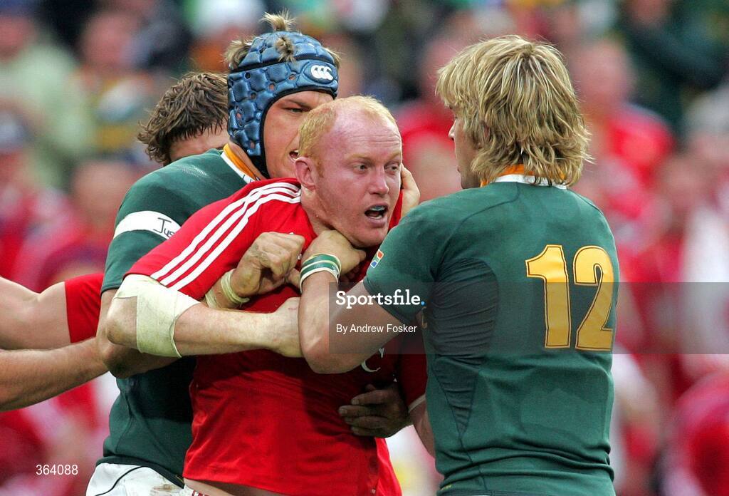 4 July 2009; Martyn Williams, British and Irish Lions, is involved in an altercation with Wynand Olivier, right, and Juan Smith, South Africa, during the game. 3rd Test, South Africa v British and Irish Lions, Ellis Park, Johannesburg, South Africa. Picture credit: Andrew Fosker / SPORTSFILE