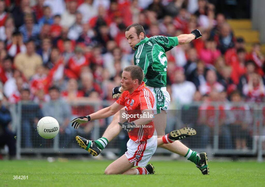 5 July 2009; Stephen Lavin, Limerick, shoots for goal despite the challenge of Patrick Kelly, Cork. GAA Football Munster Senior Championship Final, Limerick v Cork, Pairc Ui Chaoimh, Cork. Picture credit: Brendan Moran / SPORTSFILE