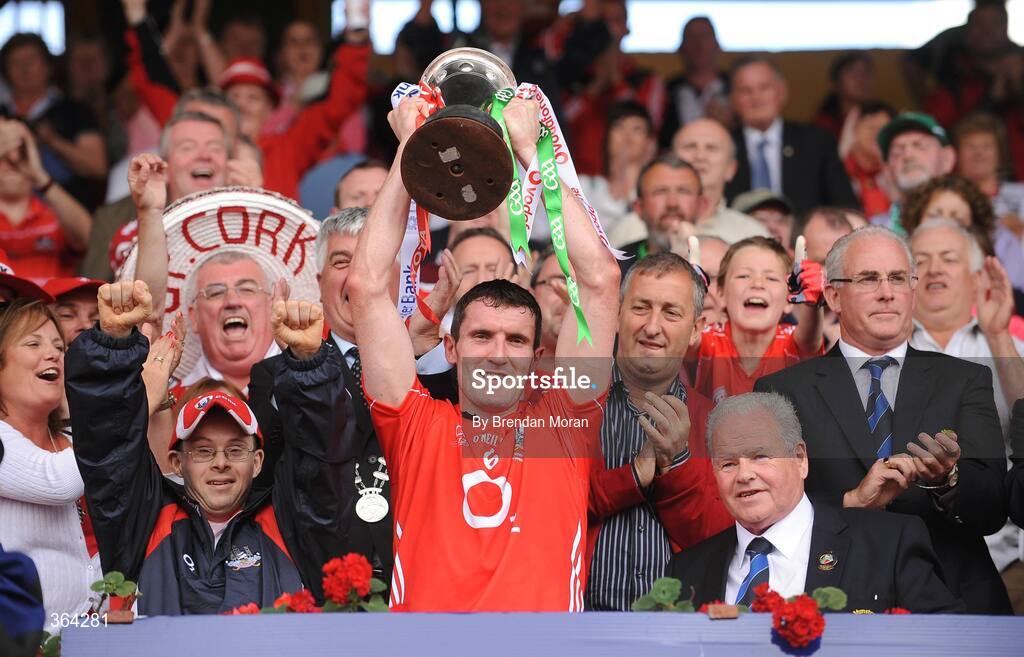 5 July 2009; Cork captain Graham Canty lifts the cup. GAA Football Munster Senior Championship Final, Limerick v Cork, Pairc Ui Chaoimh, Cork. Picture credit: Brendan Moran / SPORTSFILE