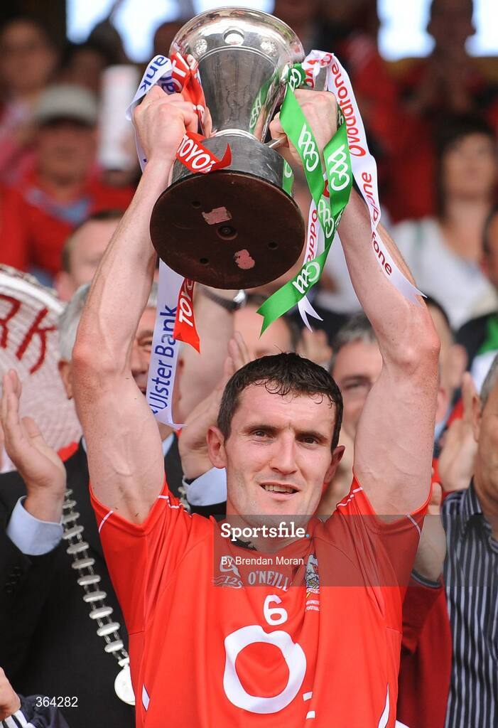 5 July 2009; Cork captain Graham Canty lifts the cup. GAA Football Munster Senior Championship Final, Limerick v Cork, Pairc Ui Chaoimh, Cork. Picture credit: Brendan Moran / SPORTSFILE