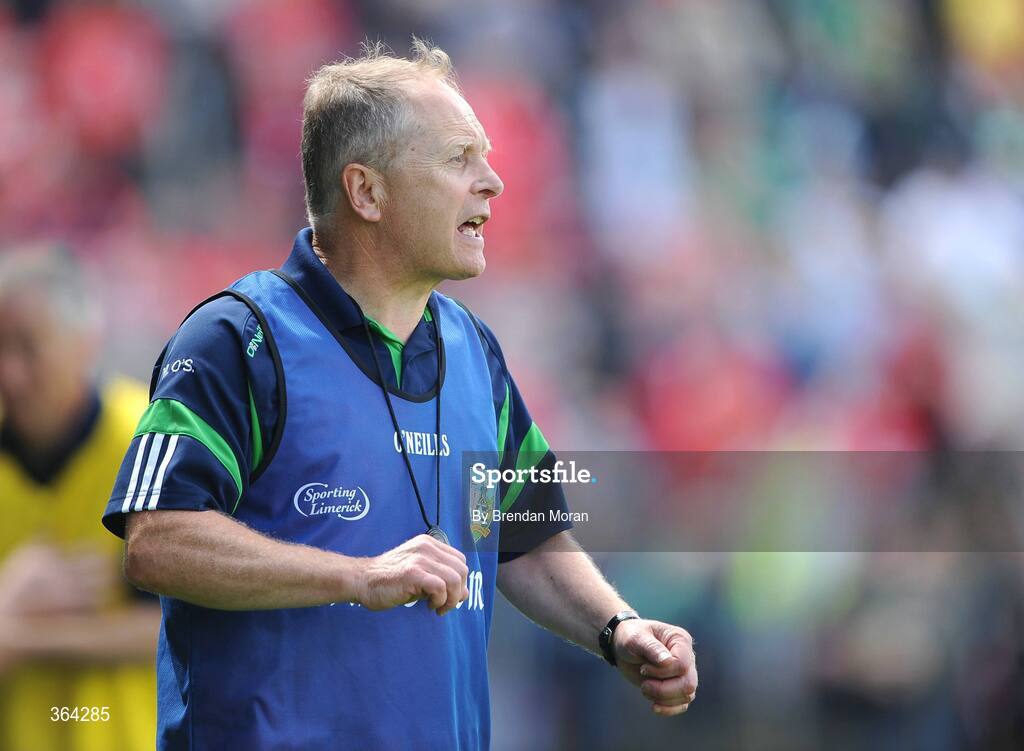 5 July 2009; Limerick manager Mickey Ned O'Sullivan issues instructions to his players during the second half. GAA Football Munster Senior Championship Final, Limerick v Cork, Pairc Ui Chaoimh, Cork. Picture credit: Brendan Moran / SPORTSFILE