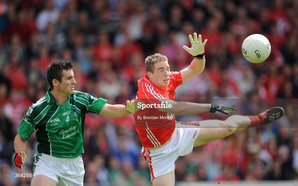 5 July 2009; Colm O'Neill, Cork, under pressure from Mark O'Riordan, Limerick, breaks the ball down to team-mate Daniel Goulding for him to score their side's second goal. GAA Football Munster Senior Championship Final, Limerick v Cork, Pairc Ui Chaoimh, Cork. Picture credit: Brendan Moran / SPORTSFILE