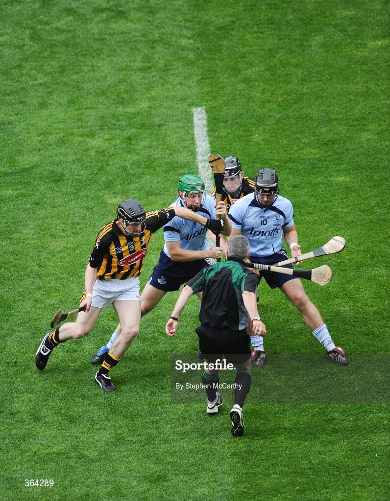 5 July 2009; Referee Johnny Ryan throws in the sliothar between Kilkenny's Derek Lyng, left, and Michael Rice and Dublin's John McCaffrey, left, and Shane Durkin. GAA Hurling Leinster Senior Championship Final, Kilkenny v Dublin, Croke Park, Dublin. Picture credit: Stephen McCarthy / SPORTSFILE