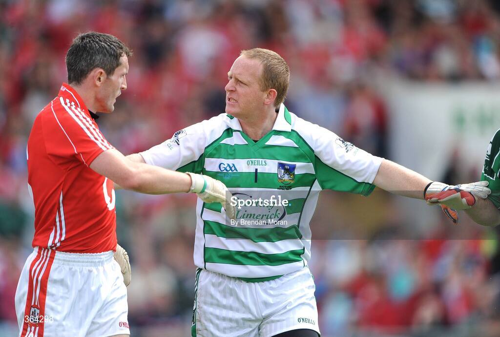5 July 2009; Limerick goalkeeper Sean Kiely attempts to keep the peace between Graham Canty of Cork and a team-mate. GAA Football Munster Senior Championship Final, Limerick v Cork, Pairc Ui Chaoimh, Cork. Picture credit: Brendan Moran / SPORTSFILE