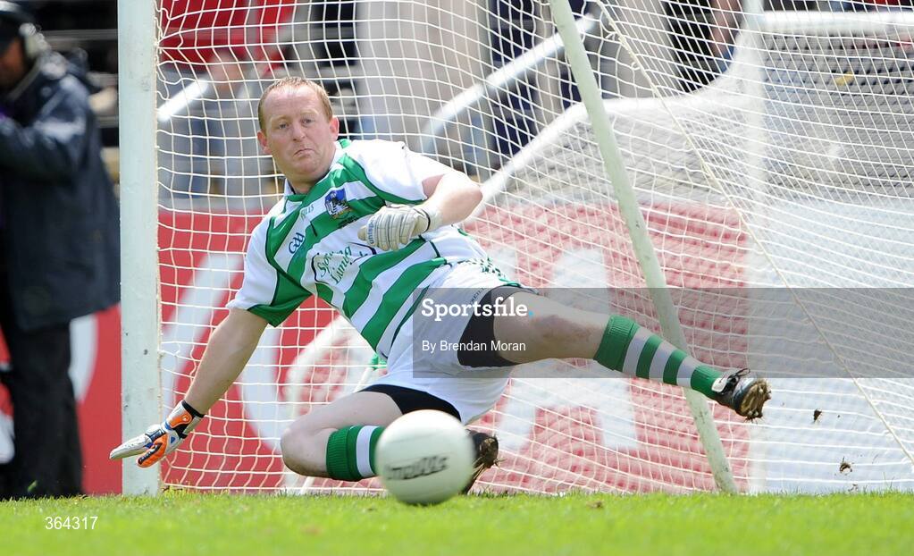 5 July 2009; Limerick goalkeeper Sean Kiely fails to stop a penalty by Donncha O'Connor, Cork. GAA Football Munster Senior Championship Final, Limerick v Cork, Pairc Ui Chaoimh, Cork. Picture credit: Brendan Moran / SPORTSFILE