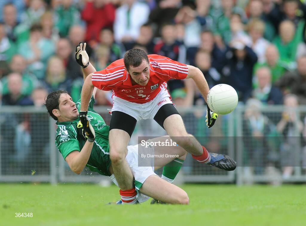 5 July 2009; Padraig Browne, Limerick, disposesses Donncha O'Connor, Cork. GAA Football Munster Senior Championship Final, Limerick v Cork, Pairc Ui Chaoimh, Cork. Picture credit: Diarmuid Greene / SPORTSFILE