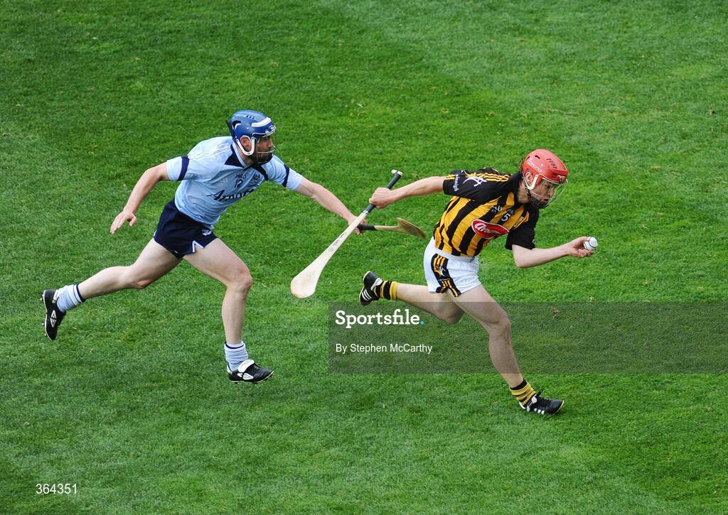 5 July 2009; Tommy Walsh, Kilkenny, in action against Kevin Flynn, Dublin. GAA Hurling Leinster Senior Championship Final, Kilkenny v Dublin, Croke Park, Dublin. Picture credit: Stephen McCarthy / SPORTSFILE