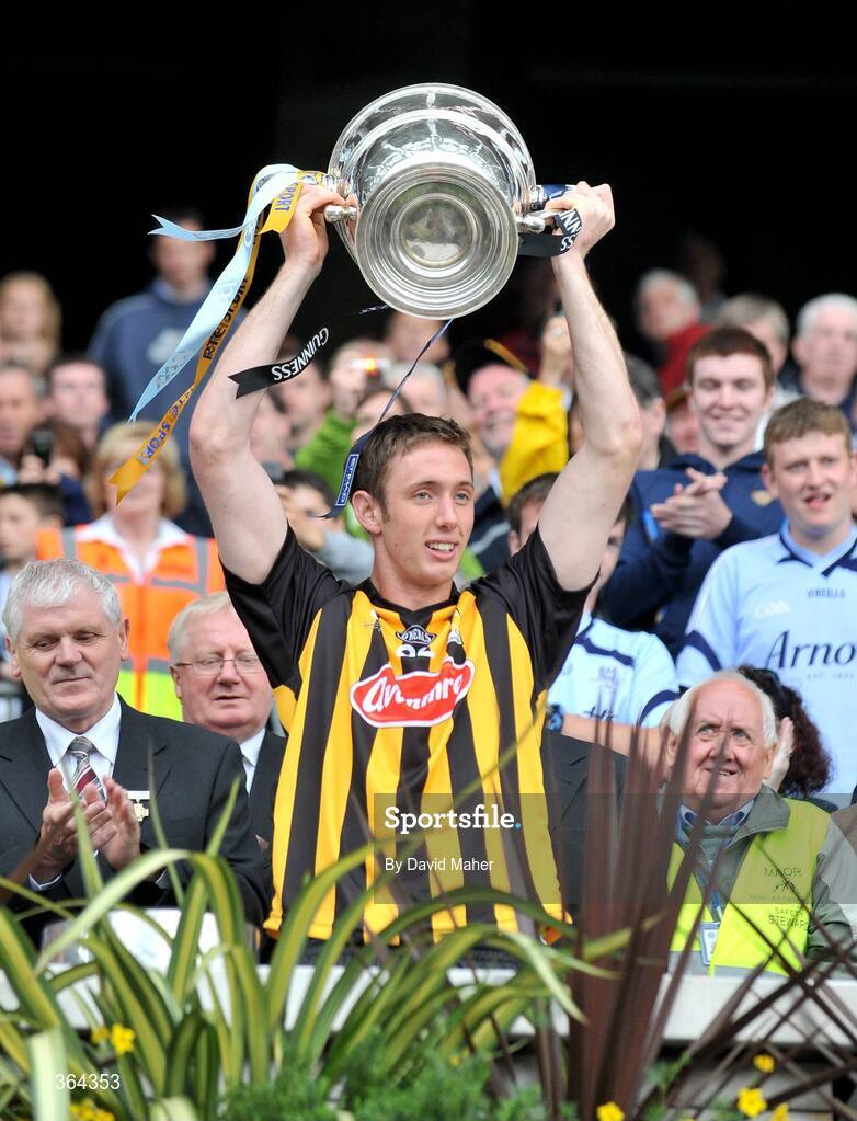 5 July 2009; Kilkenny captain Michael Fennelly lifts the cup. GAA Hurling Leinster Senior Championship Final, Kilkenny v Dublin, Croke Park, Dublin. Picture credit: David Maher / SPORTSFILE