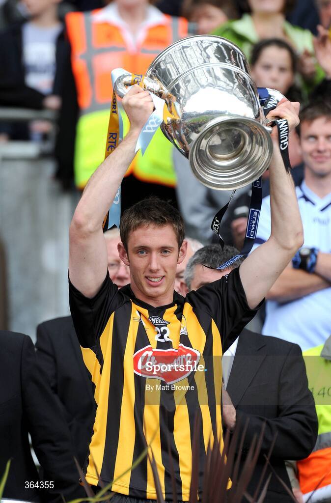 5 July 2009; Kilkenny captain Michael Fennelly lifts the cup. GAA Hurling Leinster Senior Championship Final, Kilkenny v Dublin, Croke Park, Dublin. Picture credit: Matt Browne / SPORTSFILE