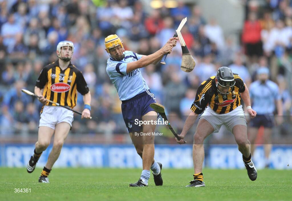 5 July 2009; David Curtin, Dublin, in action against Derek Lyng, Kilkenny. GAA Hurling Leinster Senior Championship Final, Kilkenny v Dublin, Croke Park, Dublin. Picture credit: David Maher / SPORTSFILE