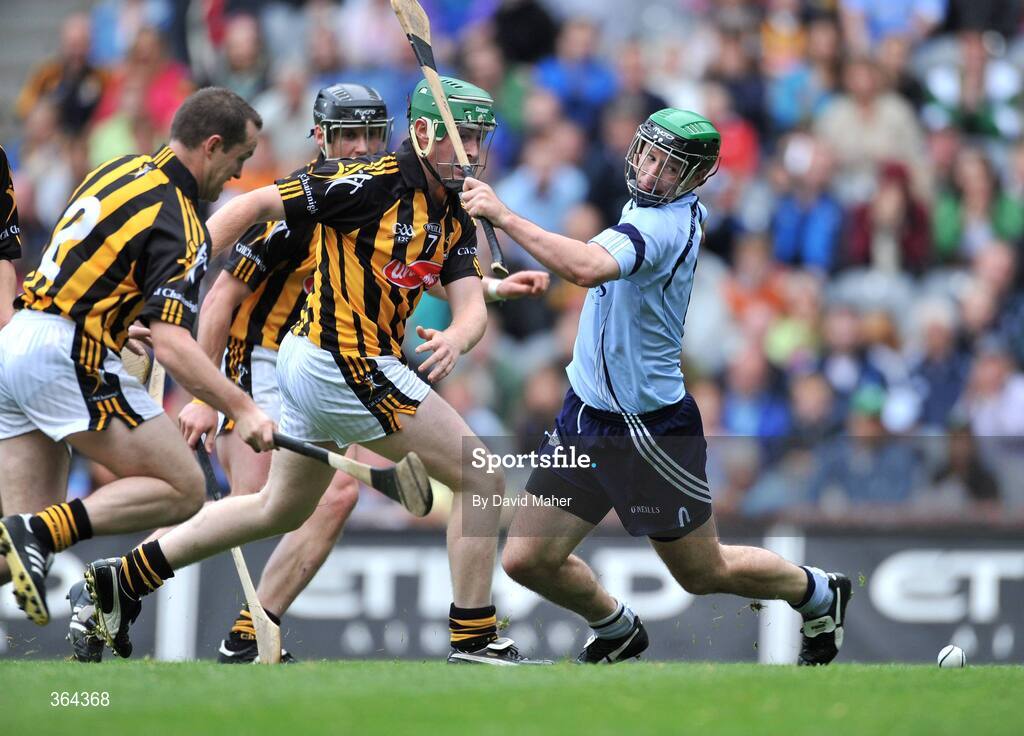 5 July 2009; Liam Ryan, Dublin, in action against Michael Kavanagh, 2, and John Dalton, Kilkenny. GAA Hurling Leinster Senior Championship Final, Kilkenny v Dublin, Croke Park, Dublin. Picture credit: David Maher / SPORTSFILE