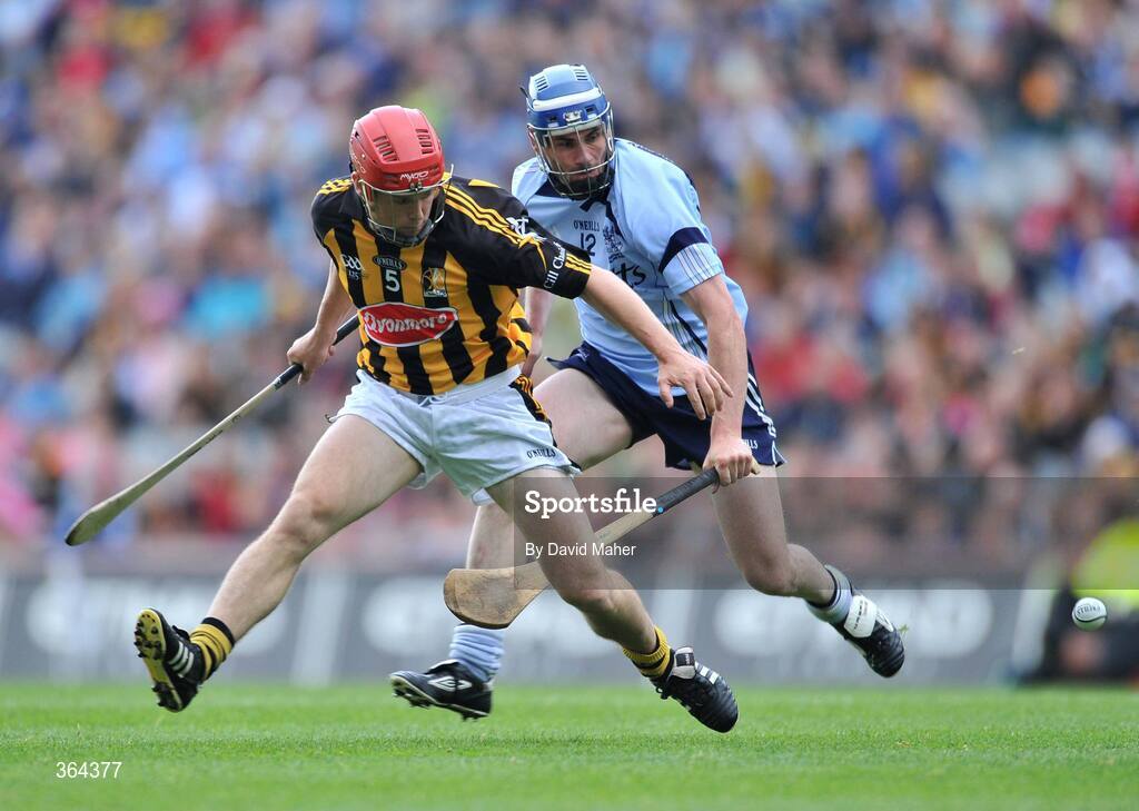 5 July 2009; Tommy Walsh, Kilkenny, in action against Kevin Flynn, Dublin. GAA Hurling Leinster Senior Championship Final, Kilkenny v Dublin, Croke Park, Dublin. Picture credit: David Maher / SPORTSFILE