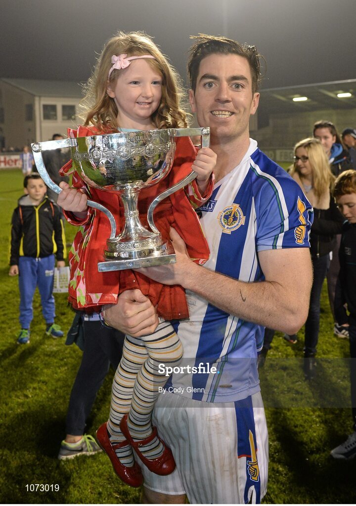 1 November 2015; Michael Darragh Macauley, Ballyboden St Endas, with supporter Rebecca Sheridan, age 5. Dublin County Senior Football Championship Final, St Vincents GAA v Ballyboden St Endas. Parnell Park, Donnycarney, Dublin. Picture credit: Cody Glenn / SPORTSFILE