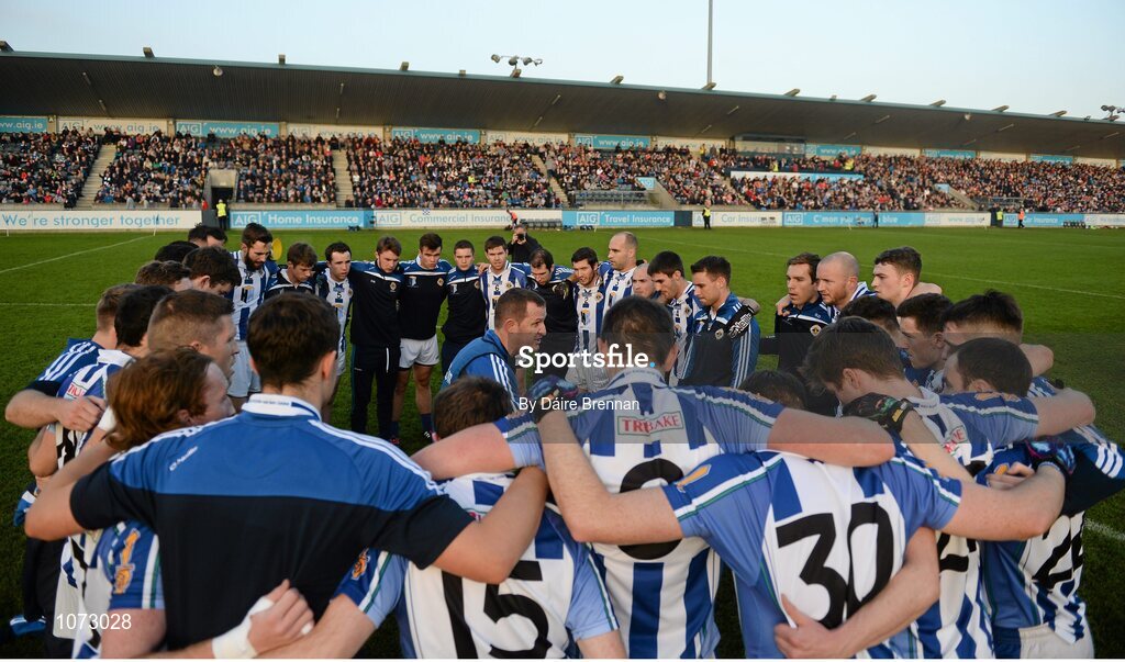 1 November 2015; Ballyboden St Endas manager Andy McEntee speaks to his side before the game. Dublin County Senior Football Championship Final, St Vincents GAA v Ballyboden St Endas. Parnell Park, Donnycarney, Dublin. Picture credit: Dáire Brennan / SPORTSFILE