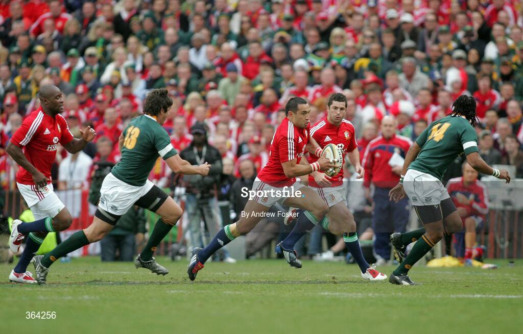 4 July 2009; Riki Flutey, British and Irish Lions, breaks at pace. 3rd Test, South Africa v British and Irish Lions, Ellis Park, Johannesburg, South Africa. Picture credit: Andrew Fosker / SPORTSFILE