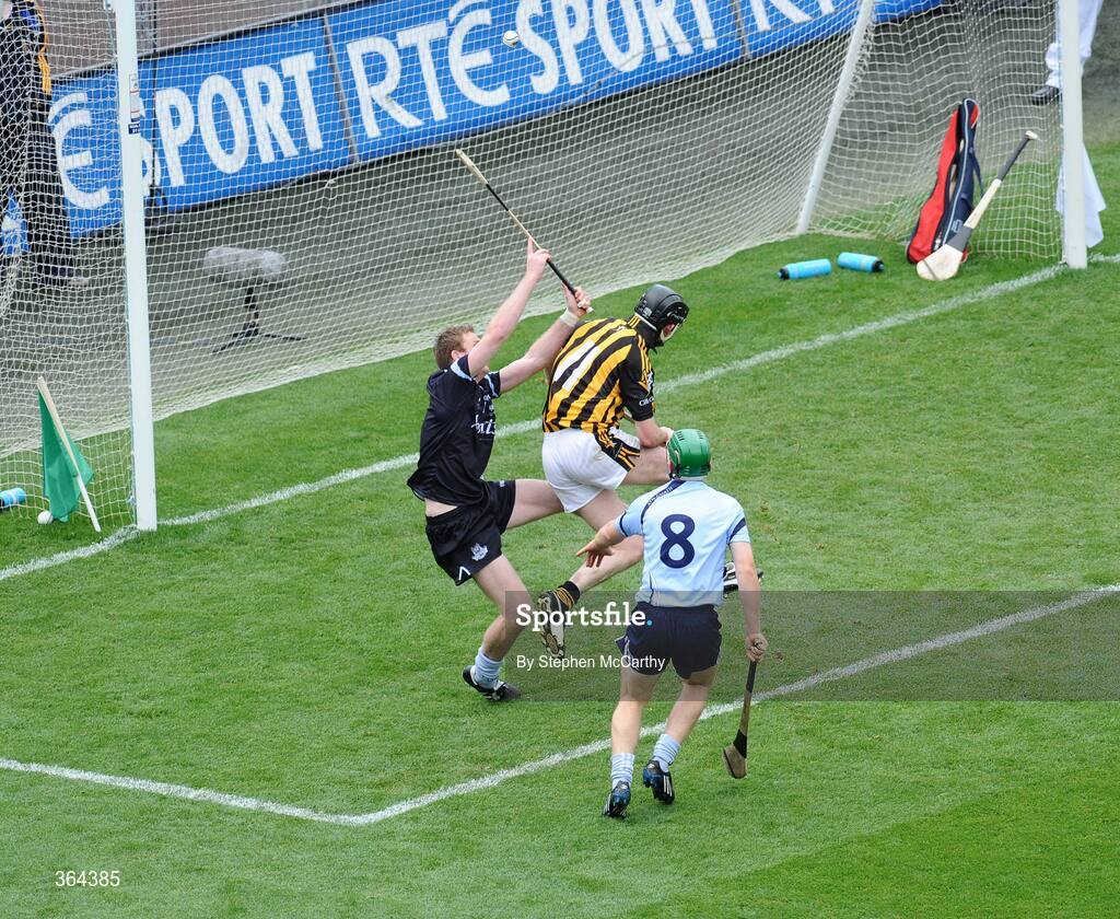 5 July 2009; Martin Comerford, Kilkenny, scores his side's second goal despite Dublin's John McCaffrey, 8, and goalkeeper Gary Maguire. GAA Hurling Leinster Senior Championship Final, Kilkenny v Dublin, Croke Park, Dublin. Picture credit: Stephen McCarthy / SPORTSFILE