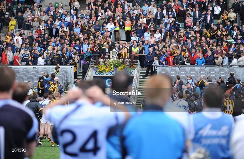 5 July 2009; Dublin players watch as Kilkenny captain Michael Fennelly makes his acceptance speech. GAA Hurling Leinster Senior Championship Final, Kilkenny v Dublin, Croke Park, Dublin. Picture credit: Matt Browne / SPORTSFILE