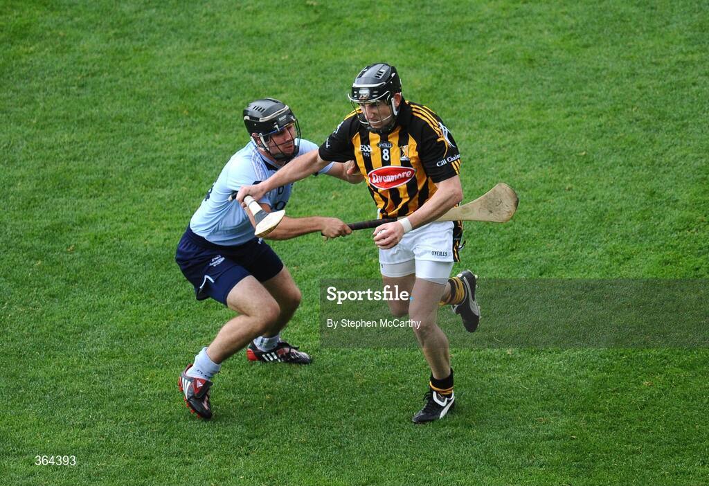 5 July 2009; Derek Lyng, Kilkenny, in action against Shane Durkin, Dublin. GAA Hurling Leinster Senior Championship Final, Kilkenny v Dublin, Croke Park, Dublin. Picture credit: Stephen McCarthy / SPORTSFILE