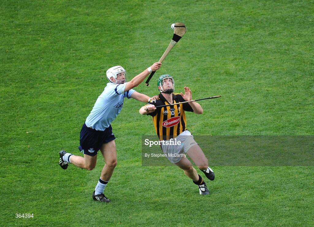 5 July 2009; Michael Carton, Dublin, in action against Henry Shefflin, Kilkenny. GAA Hurling Leinster Senior Championship Final, Kilkenny v Dublin, Croke Park, Dublin. Picture credit: Stephen McCarthy / SPORTSFILE