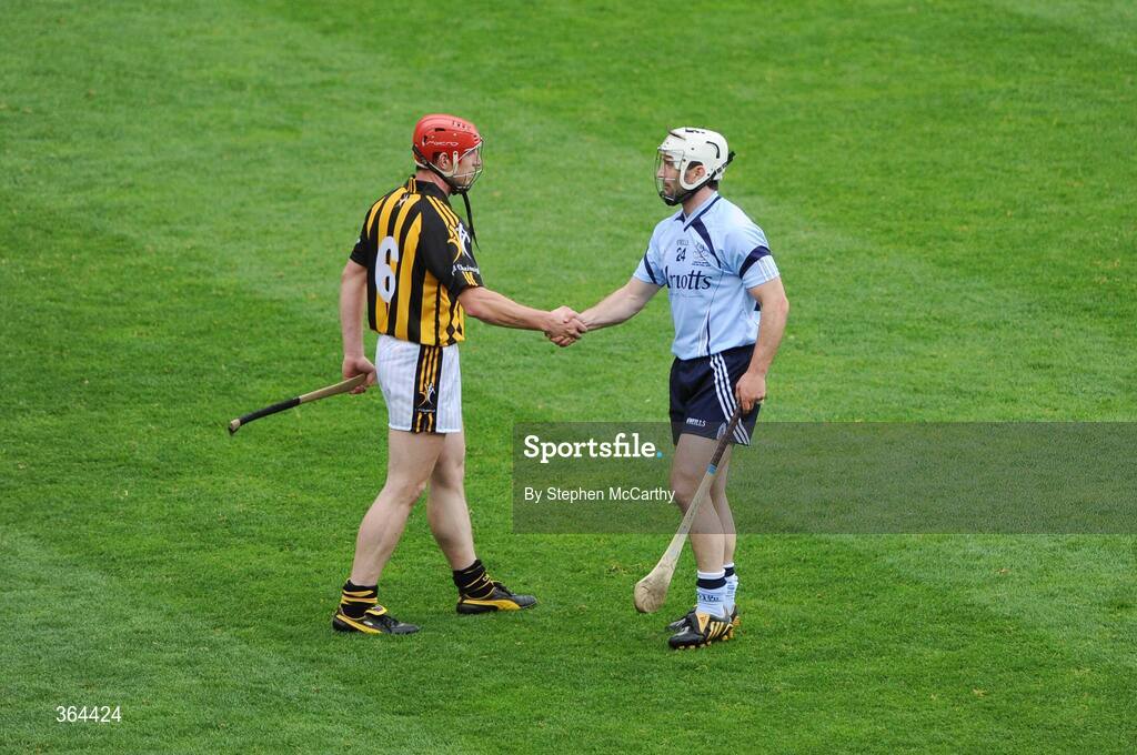 5 July 2009; John Tennyson, Kilkenny, and David Sweeney, Dublin, shake hands after the match. GAA Hurling Leinster Senior Championship Final, Kilkenny v Dublin, Croke Park, Dublin. Picture credit: Stephen McCarthy / SPORTSFILE