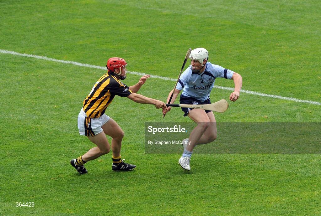 5 July 2009; Liam Rushe, Dublin, in action against Tommy Walsh, Kilkenny. GAA Hurling Leinster Senior Championship Final, Kilkenny v Dublin, Croke Park, Dublin. Picture credit: Stephen McCarthy / SPORTSFILE