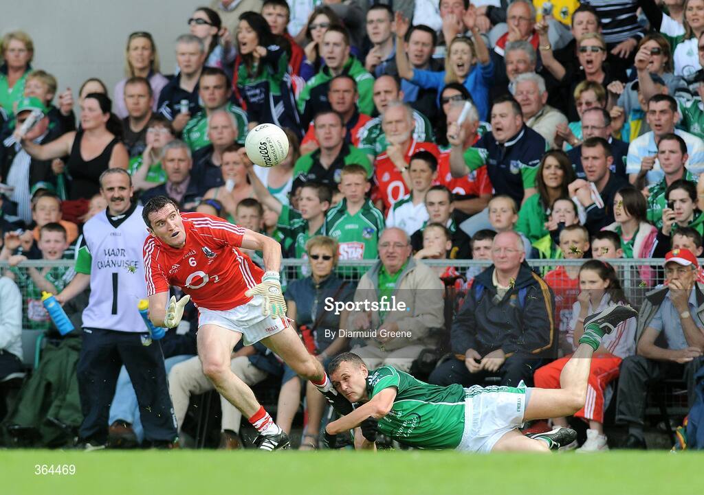 5 July 2009; Graham Canty, Cork, is tackled by Jason Stokes, Limerick. GAA Football Munster Senior Championship Final, Limerick v Cork, Pairc Ui Chaoimh, Cork. Picture credit: Diarmuid Greene / SPORTSFILE