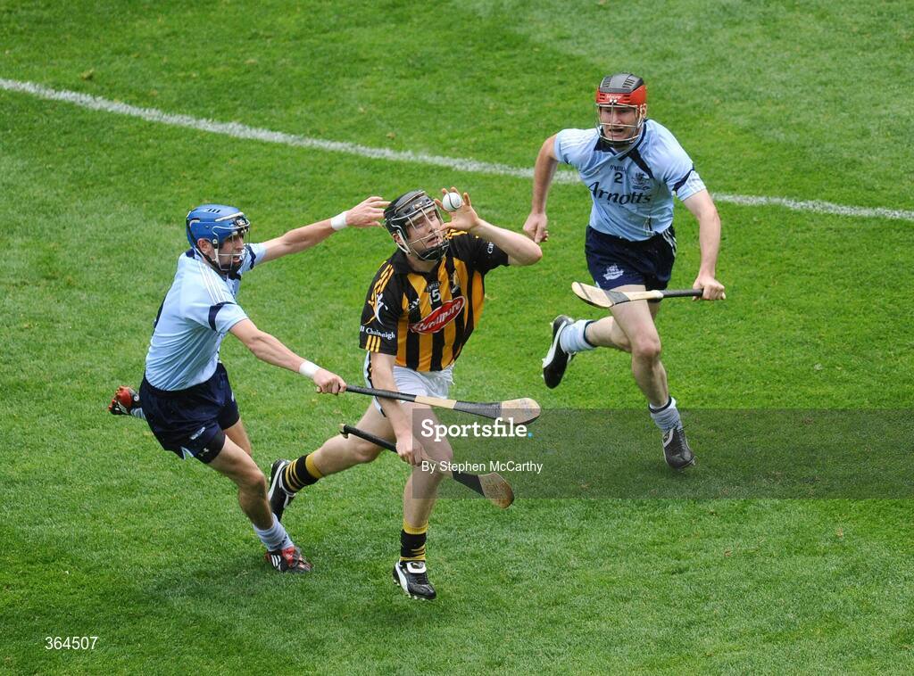 5 July 2009; Aidann Fogarty, Kilkenny, in action against Alan McCrabbe, left, and Niall Corcoran, Dublin. GAA Hurling Leinster Senior Championship Final, Kilkenny v Dublin, Croke Park, Dublin. Picture credit: Stephen McCarthy / SPORTSFILE