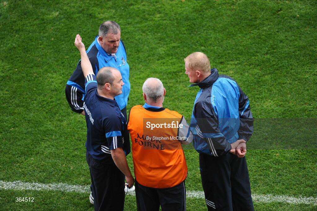 5 July 2009; Dublin manager Anthony Daly in conversation with selectors, from left, Vincent Teehan, Ciarán Hetherton and Richard Stakelum. GAA Hurling Leinster Senior Championship Final, Kilkenny v Dublin, Croke Park, Dublin. Picture credit: Stephen McCarthy / SPORTSFILE