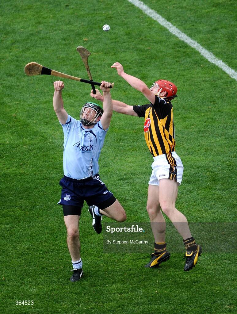 5 July 2009; Derek Lyng, Kilkenny, in action against Liam Ryan, Dublin. GAA Hurling Leinster Senior Championship Final, Kilkenny v Dublin, Croke Park, Dublin. Picture credit: Stephen McCarthy / SPORTSFILE