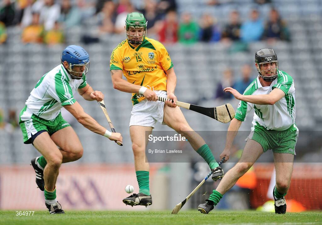 11 July 2009; Kevin Fagan, Meath, in action against Fergus McMahon, left, and Stephen Fox, London. Nicky Rackard Cup Final, Meath v London, Croke Park, Dublin. Picture credit: Brian Lawless / SPORTSFILE