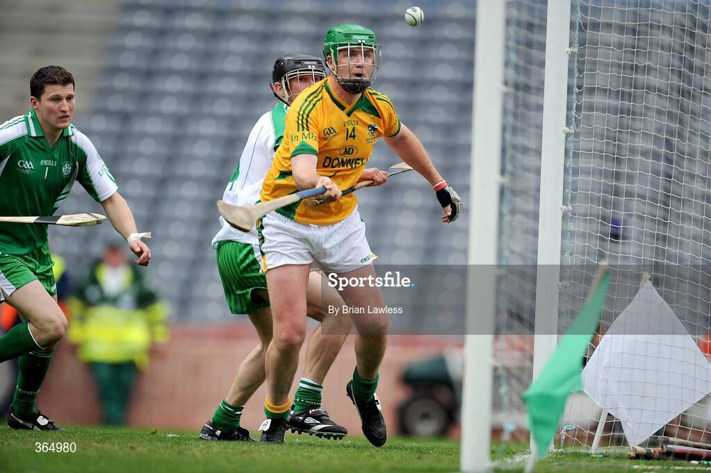 11 July 2009; Nicky Horan, Meath, shoots to score his side's first goal despite the attentions of London's Eamon Phelan and Patrick Gannon, left. Nicky Rackard Cup Final, Meath v London, Croke Park, Dublin. Picture credit: Brian Lawless / SPORTSFILE
