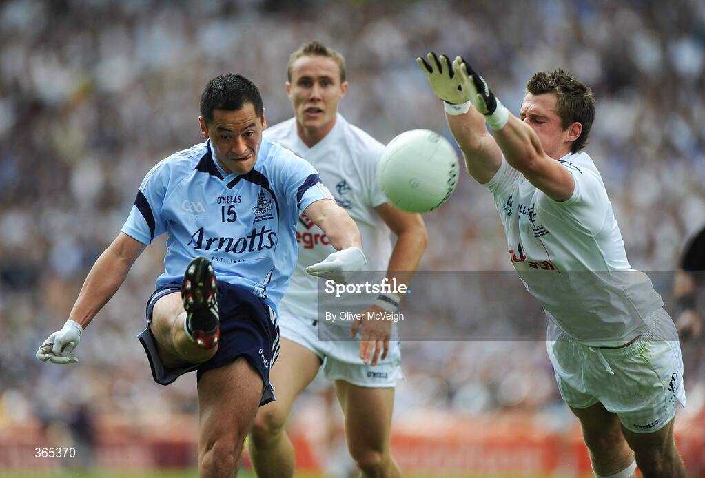 12 July 2009; Jason Sherlock, Dublin, in action against Emmet Bolton, Kildare. GAA Football Leinster Senior Championship Final, Dublin v Kildare, Croke Park, Dublin. Picture credit: Oliver McVeigh / SPORTSFILE