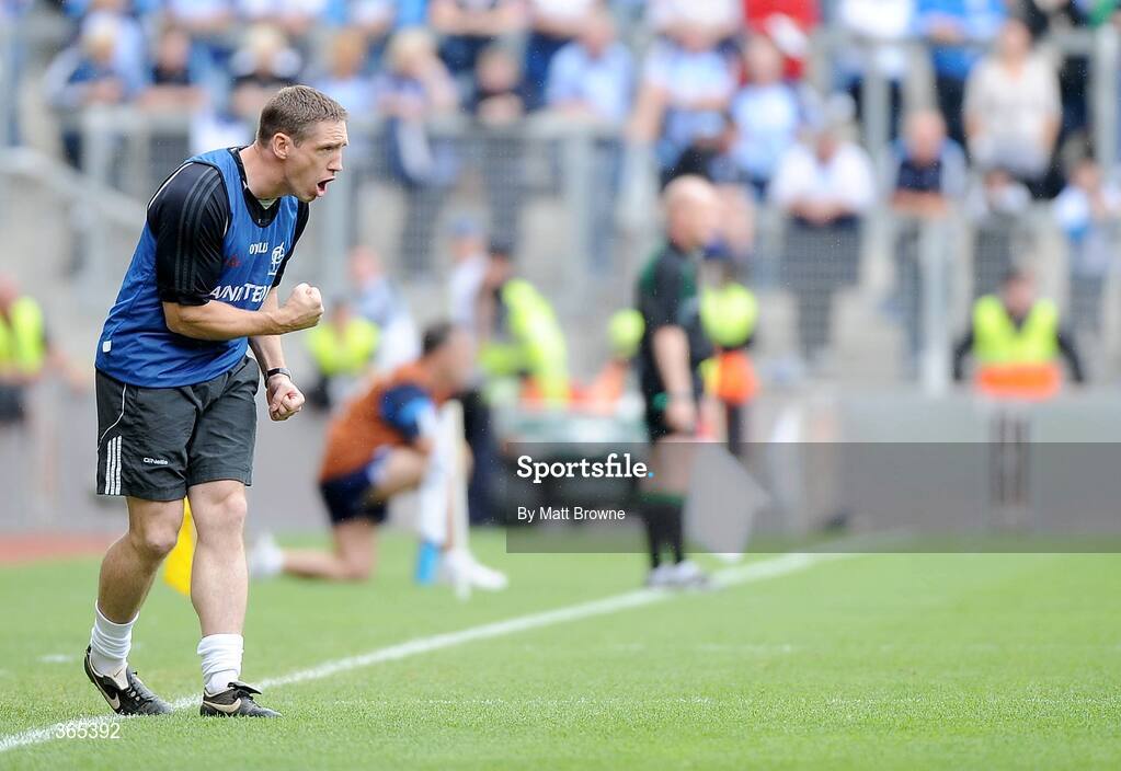 12 July 2009; Kildare manager Kieran McGeeney encourages his team from the sideline. GAA Football Leinster Senior Championship Final, Dublin v Kildare, Croke Park, Dublin. Picture credit: Matt Browne / SPORTSFILE