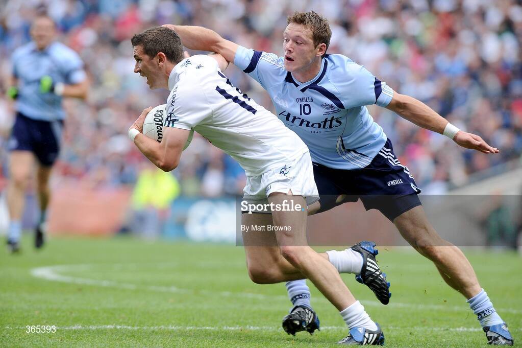 12 July 2009; Eamonn Callaghan, Kildare, in action against Paul Flynn, Dublin. GAA Football Leinster Senior Championship Final, Dublin v Kildare, Croke Park, Dublin. Picture credit: Matt Browne / SPORTSFILE