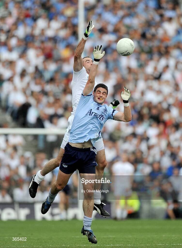 12 July 2009; Ross McConnell, Dublin, in action against Dermot Earley, Kildare. GAA Football Leinster Senior Championship Final, Dublin v Kildare, Croke Park, Dublin. Picture credit: Oliver McVeigh / SPORTSFILE