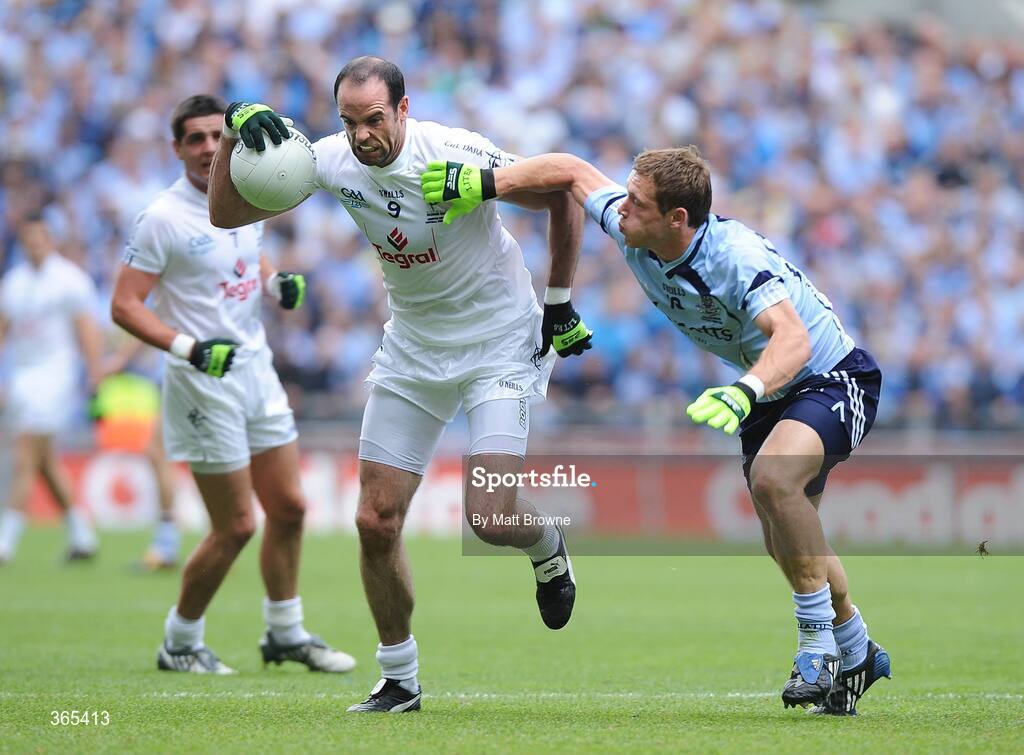 12 July 2009; Dermot Earley, Kildare, in action against Paul Flynn, Dublin. GAA Football Leinster Senior Championship Final, Dublin v Kildare, Croke Park, Dublin. Picture credit: Matt Browne / SPORTSFILE
