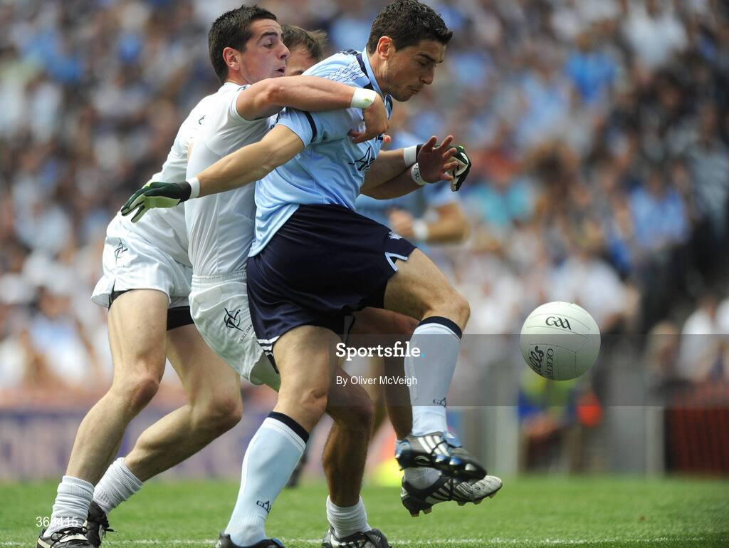 12 July 2009; Bernard Brogan, Dublin, as he shoots for goal, is tackled by Mikey Conway, Kildare. GAA Football Leinster Senior Championship Final, Dublin v Kildare, Croke Park, Dublin. Picture credit: Oliver McVeigh / SPORTSFILE