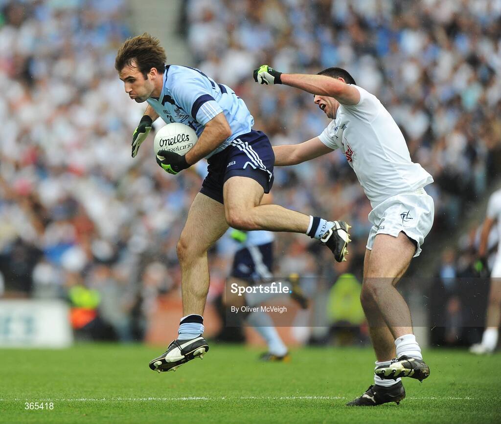 12 July 2009; Bryan Cullen, Dublin, in action against Padraig O'Neill, Kildare. GAA Football Leinster Senior Championship Final, Dublin v Kildare, Croke Park, Dublin. Picture credit: Oliver McVeigh / SPORTSFILE