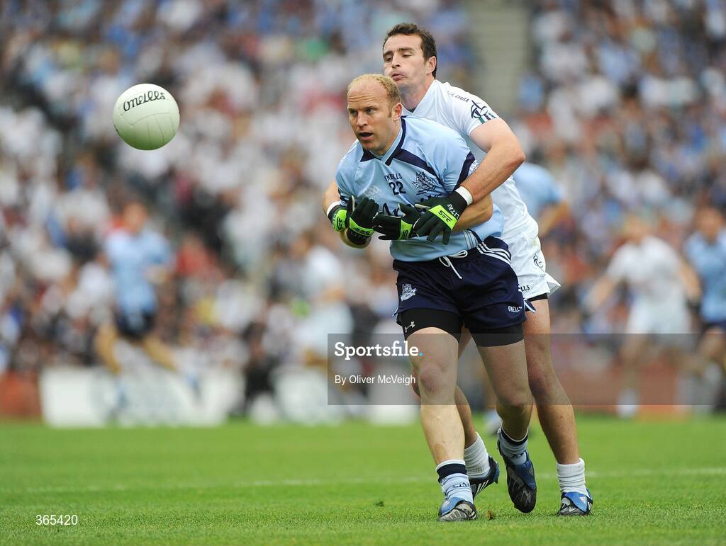 12 July 2009; Shane Ryan, Dublin, in action against Robert Kelly, Kildare. GAA Football Leinster Senior Championship Final, Dublin v Kildare, Croke Park, Dublin. Picture credit: Oliver McVeigh / SPORTSFILE