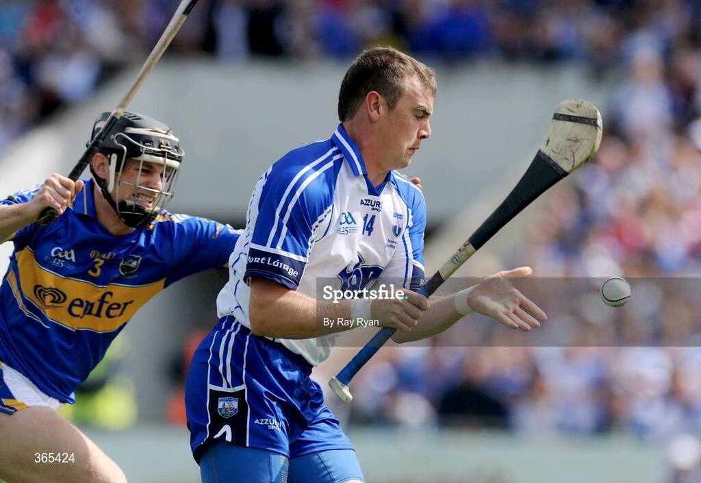 12 July 2009; Eoin Kelly, Waterford, in action against Paul Curran, Tipperary. GAA Hurling Munster Senior Championship Final, Tipperary v Waterford, Semple Stadium, Thurles, Co. Tipperary. Picture credit: Ray Ryan / SPORTSFILE
