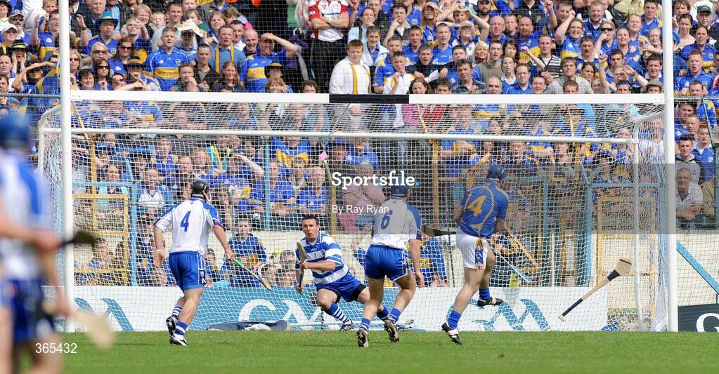12 July 2009; Eoin Kelly, Tipperary, scores a goal. GAA Hurling Munster Senior Championship Final, Tipperary v Waterford, Semple Stadium, Thurles, Co. Tipperary. Picture credit: Ray Ryan / SPORTSFILE