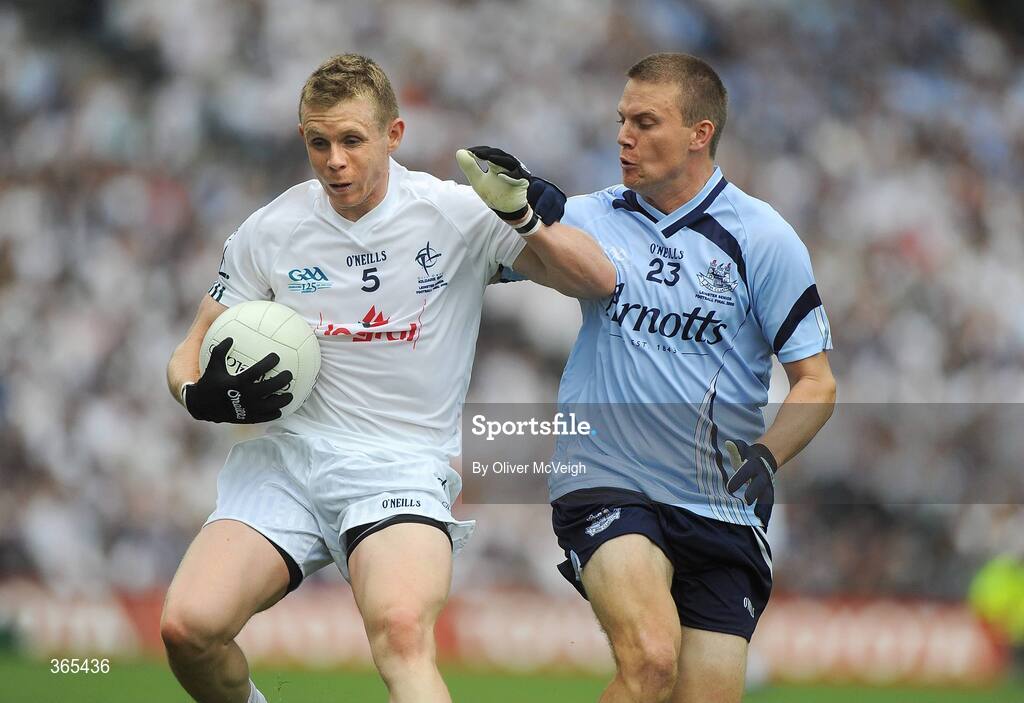 12 July 2009; Morgan O'Flaherty, Kildare, in action against Tomas Quinn, Dublin. GAA Football Leinster Senior Championship Final, Dublin v Kildare, Croke Park, Dublin. Picture credit: Oliver McVeigh / SPORTSFILE