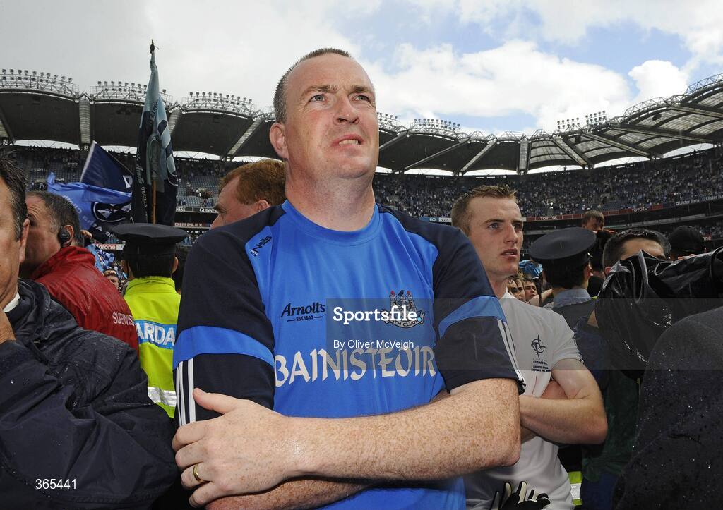 12 July 2009; Dublin Manager, Pat Gilroy, watches on as the cup is lifted. GAA Football Leinster Senior Championship Final, Dublin v Kildare, Croke Park, Dublin. Picture credit: Oliver McVeigh / SPORTSFILE