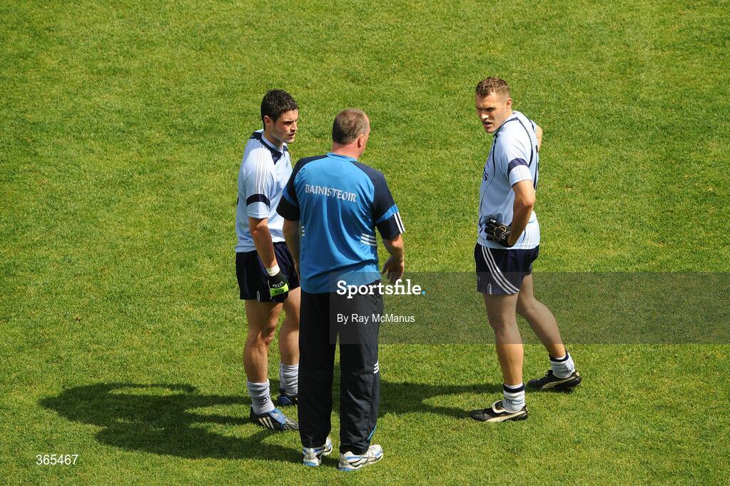 12 July 2009; The Dublin manager Pat Gilroy speaks to Ross McConnell, left, and Ciaran Whelan before the start of the second-half. GAA Football Leinster Senior Championship Final, Dublin v Kildare, Croke Park, Dublin. Picture credit: Ray McManus / SPORTSFILE
